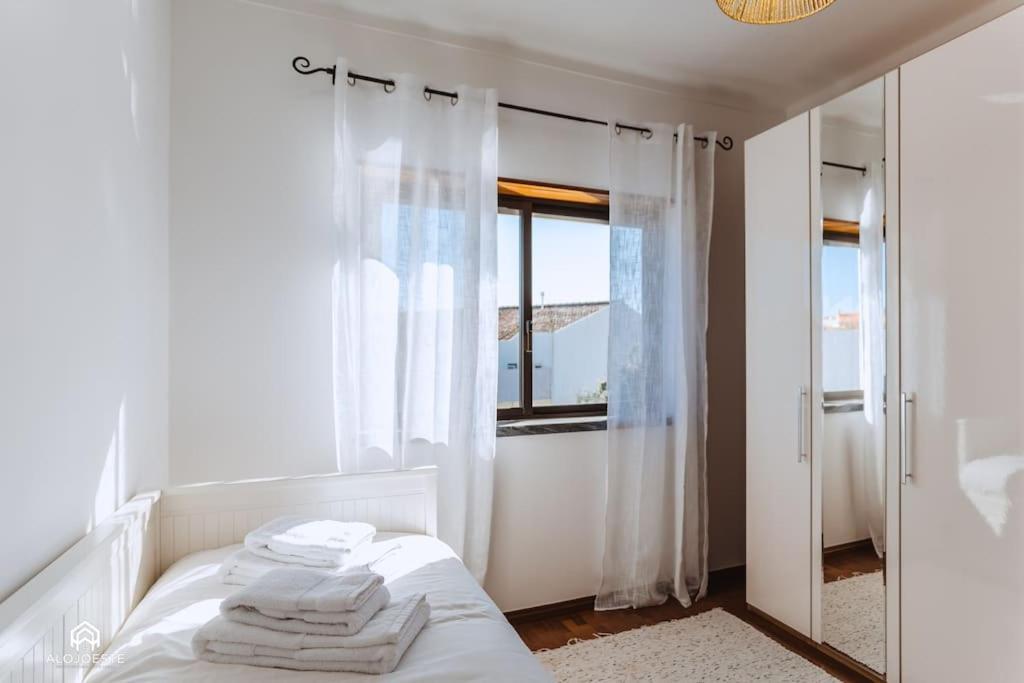 Casa Do Patio - 3 Bedrooms, Ponte Rol 托里什韦德拉什 外观 照片